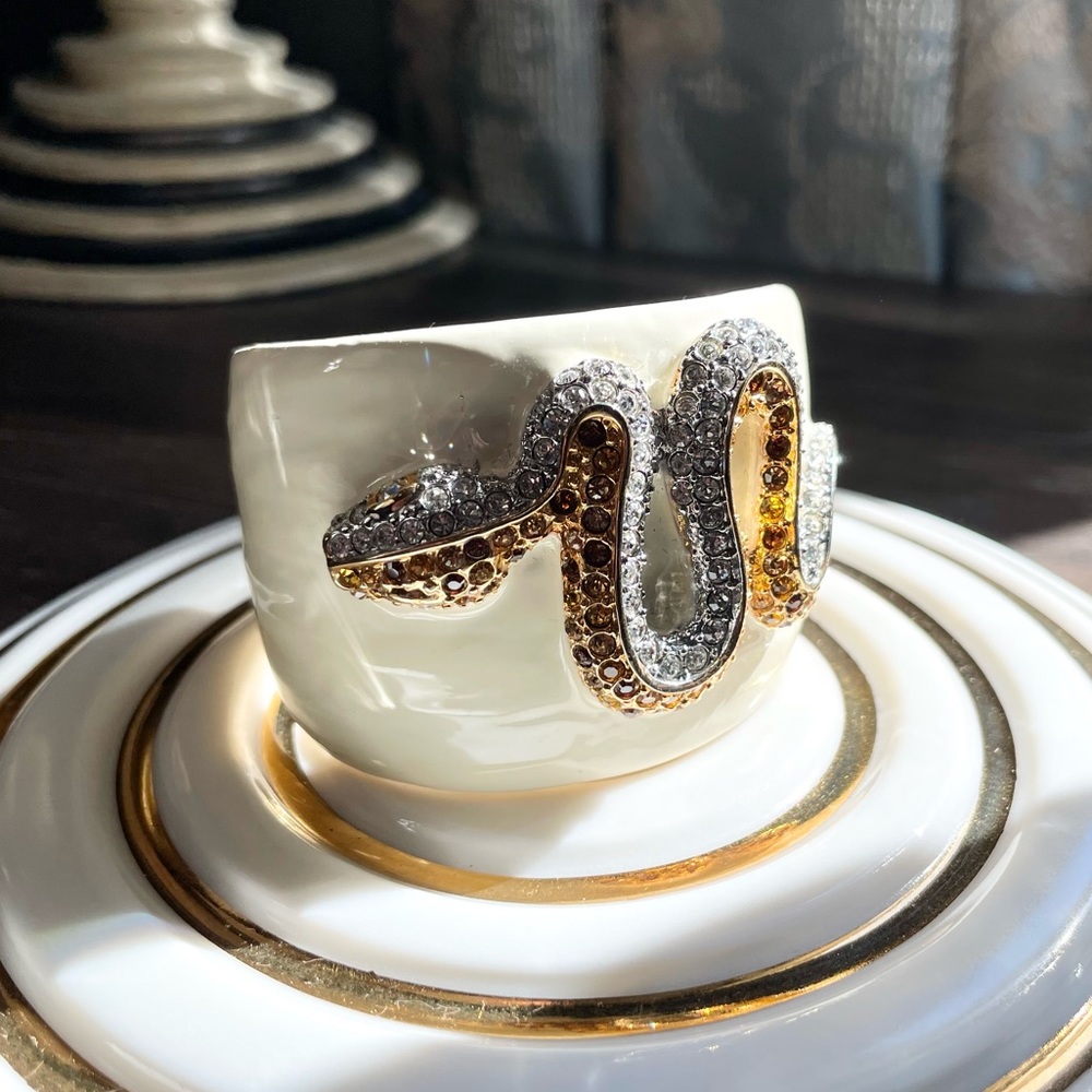 STUNNING😍 KJL Cuff Bracelet w Crystal Covered Serpent